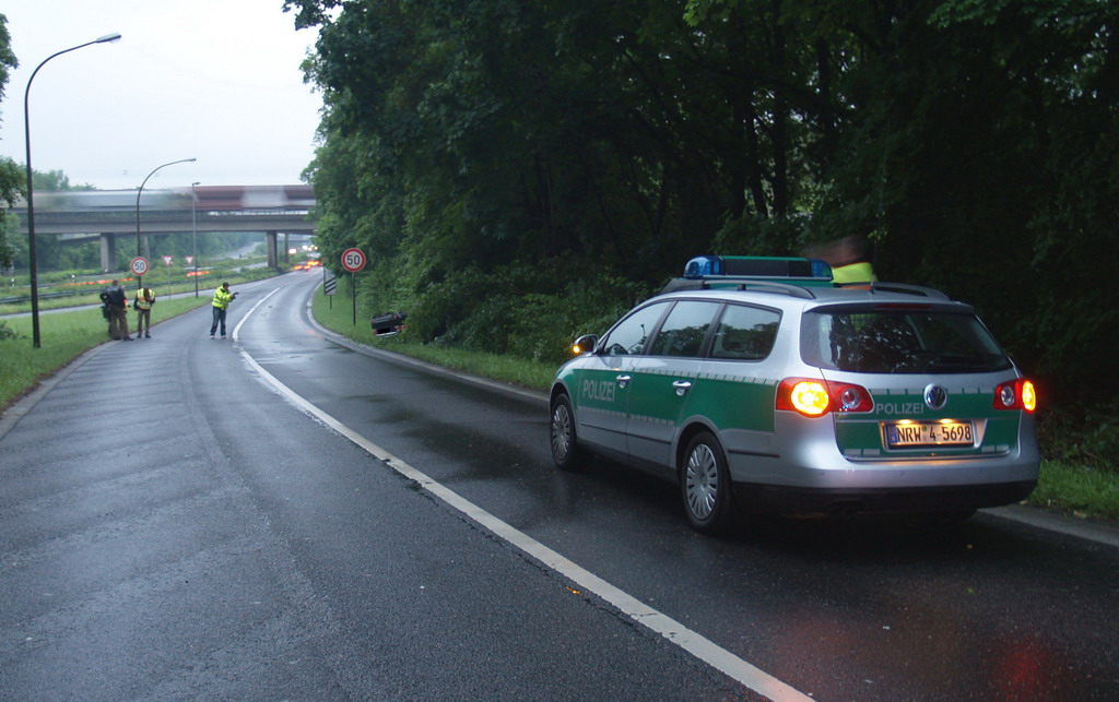 PKW ueberschlagen Koeln Deutz Severinsbruecke Rich BAB P06.JPG